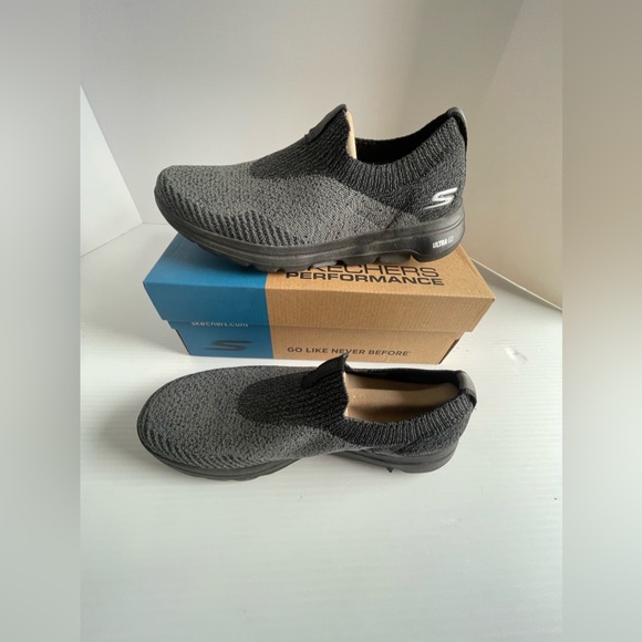 Skechers Men's GOwalk 5 - Stretch Fit Athletic Slip-On Casual Loafer. - Picture 3 of 15